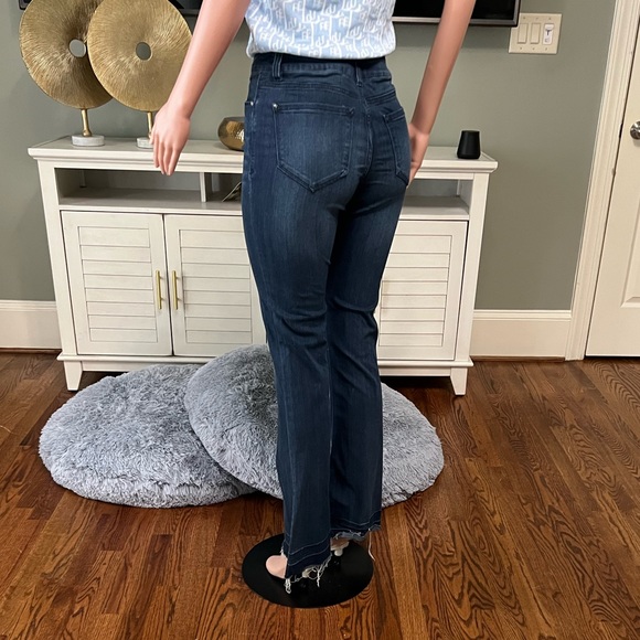Kensie Hi Rise Long Flare Jeans. Size 29. Super Stretch! Inseam 43’ - Picture 4 of 8
